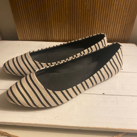 Kelly & Katie Striped Black and Cream Women's Flats - Picture 1 of 7